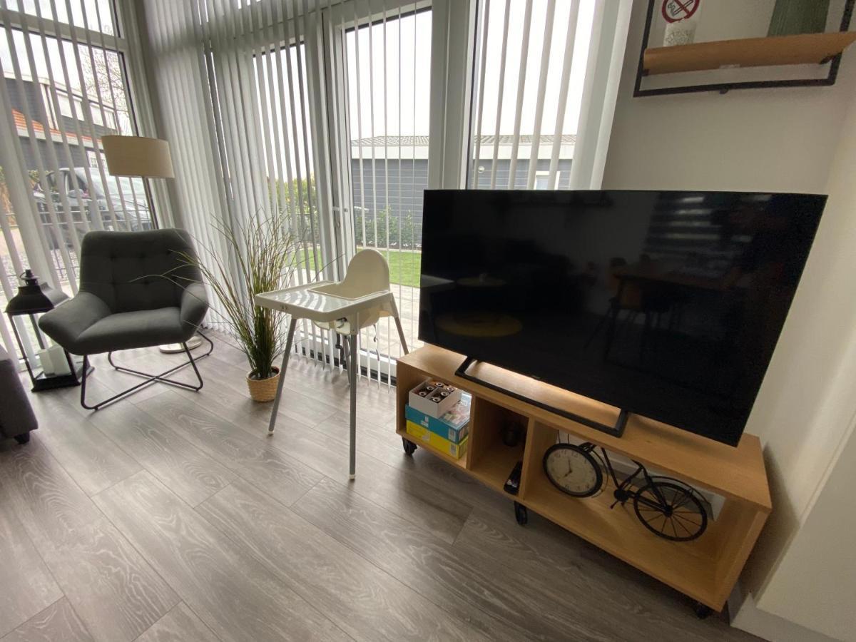 Ferienhaus Luxchalet #Vaju Lathum# Am See, Strand, Pool, Nationalpark Zewnętrze zdjęcie