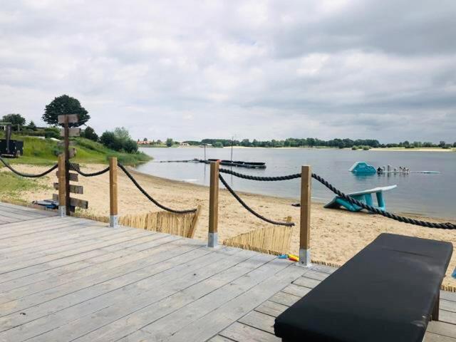 Ferienhaus Luxchalet #Vaju Lathum# Am See, Strand, Pool, Nationalpark Zewnętrze zdjęcie