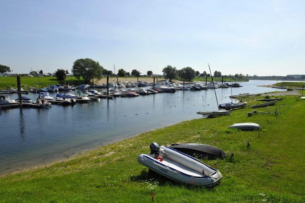 Ferienhaus Luxchalet #Vaju Lathum# Am See, Strand, Pool, Nationalpark Zewnętrze zdjęcie